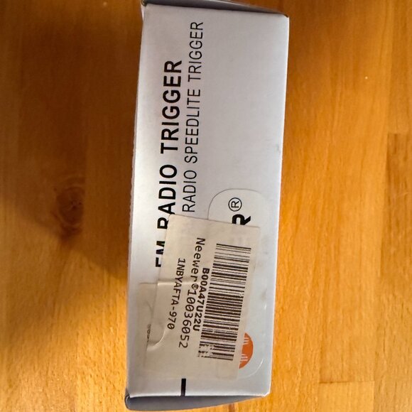 Yongnuo YN560 IV Speedlite (x2) + Neewer FM Radio Trigger Set flashes - Picture 5 of 11